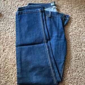Skinny jean medium/dark wash